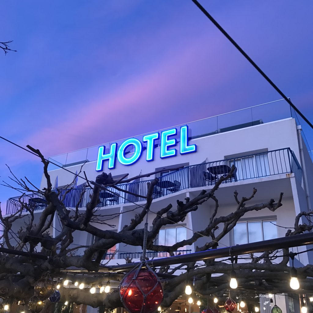 Hôtel Restaurant la Reine Jane Contact